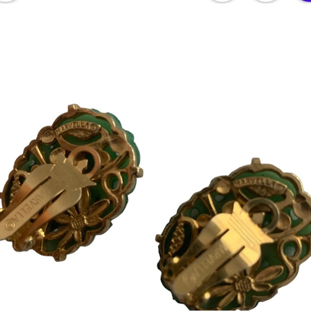 Marvella signed vintage clip earrings green faux jade goldtone estate sa… - Picture 3 of 3
